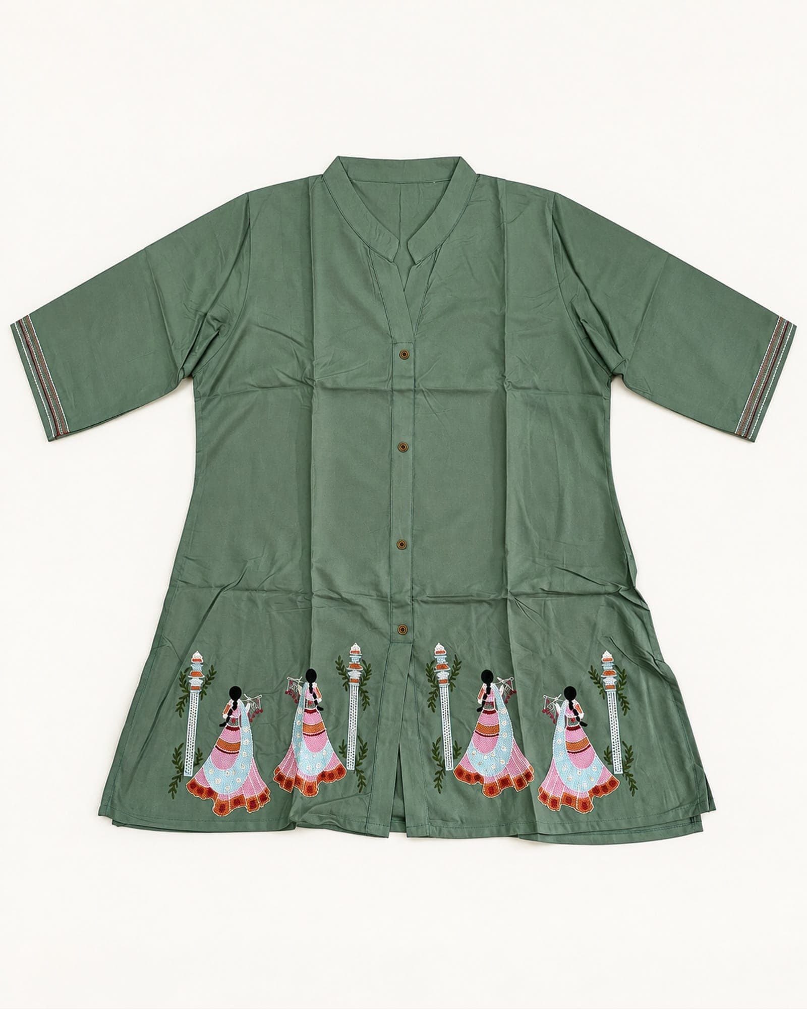 Rayon V-Neck Short Top with Figurine Embroidery — 4 Colours, photo 3 of 5